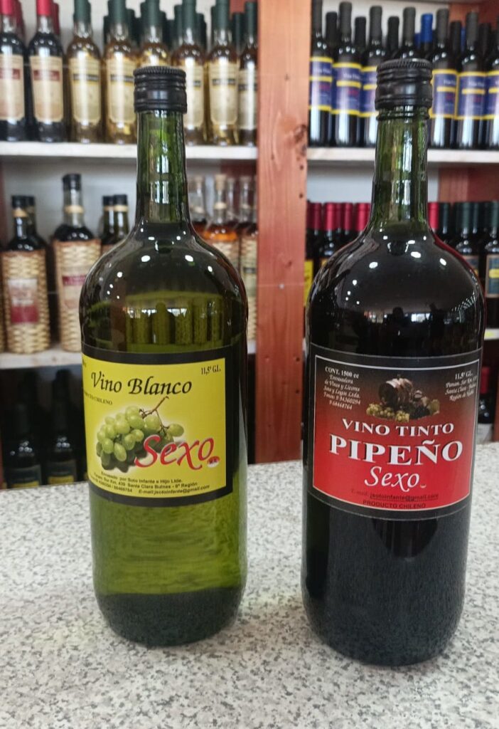 Viño pipeño Sexo, blanco o tinto, botellón 1500 cc.